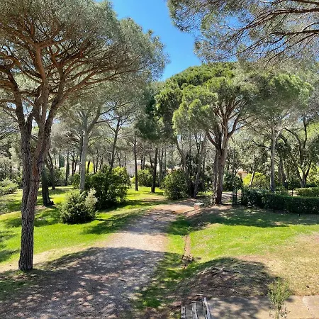 Апартаменты Joli Studio 4 Pers- Golf De Valescure St Raphael Сен-Рафаэль